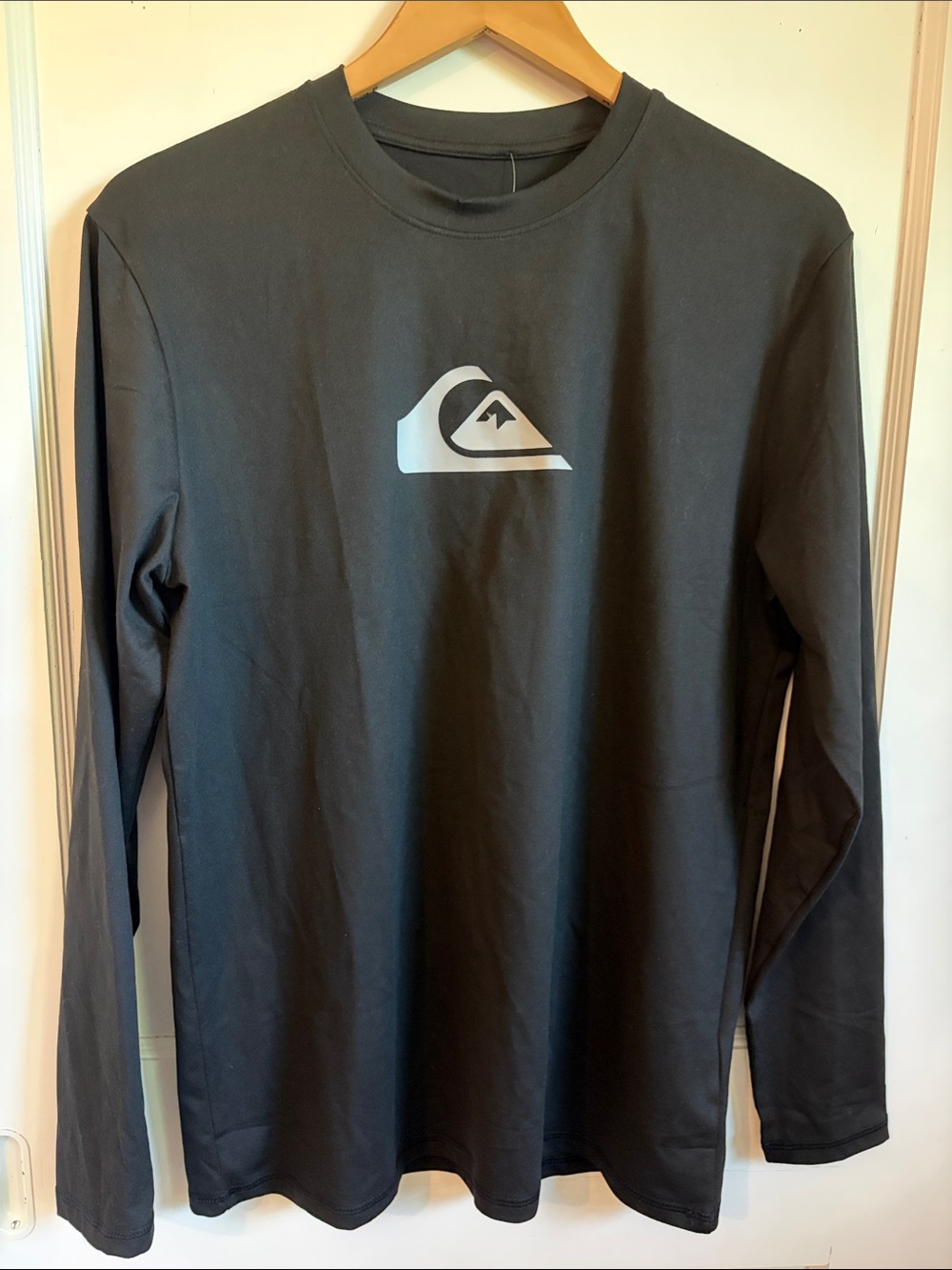 Quiksilver Men's Black Long Sleeve Rash Guard with White Logo - Medium
